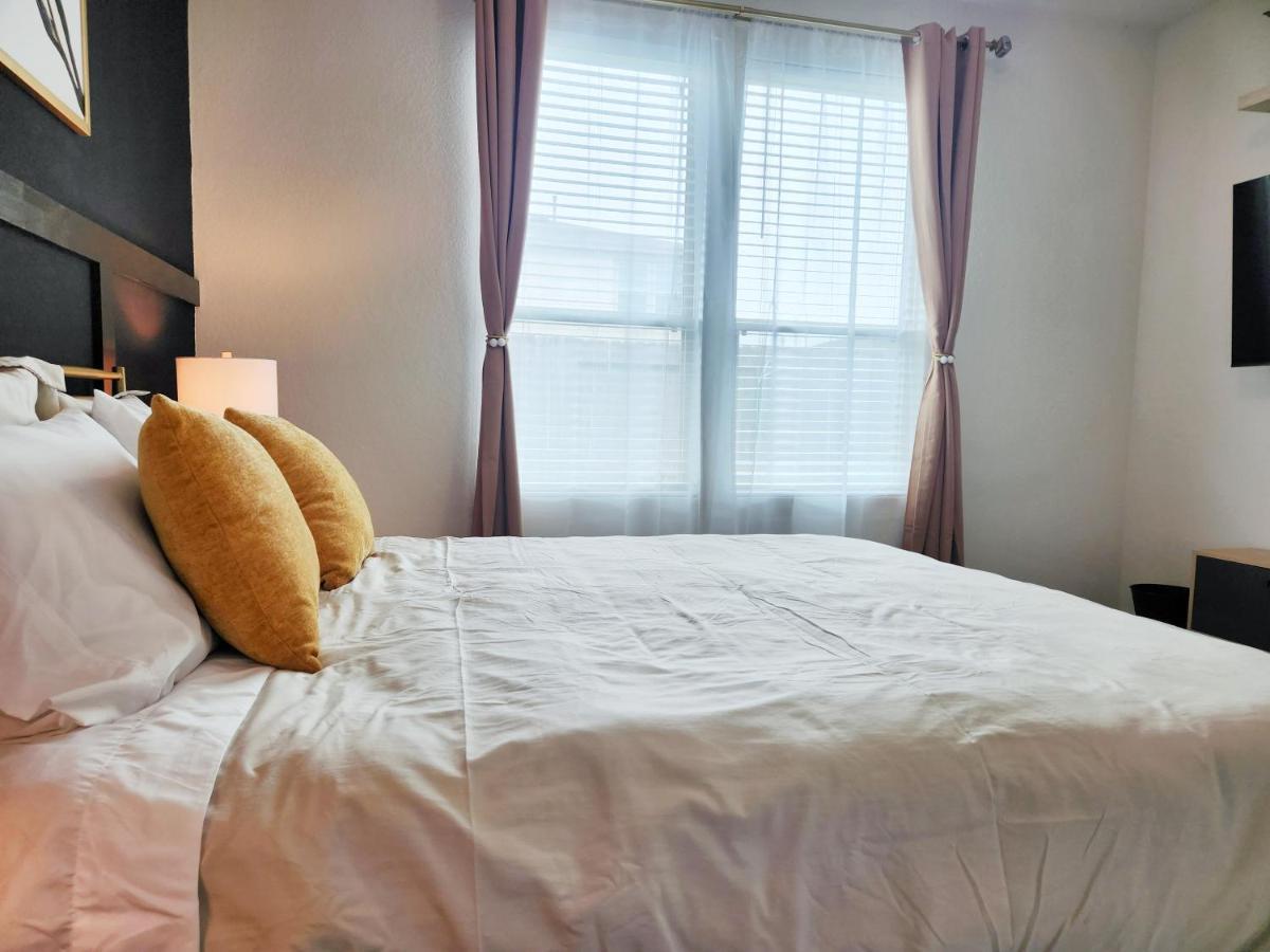 4 Bedroom Home Near Downtown Med Center Nrg Stadium Pearland Skyview Long By Ion Rentals Houston Esterno foto