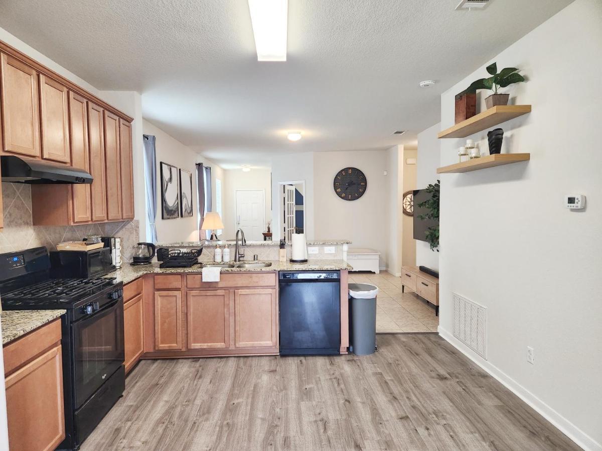 4 Bedroom Home Near Downtown Med Center Nrg Stadium Pearland Skyview Long By Ion Rentals Houston Esterno foto