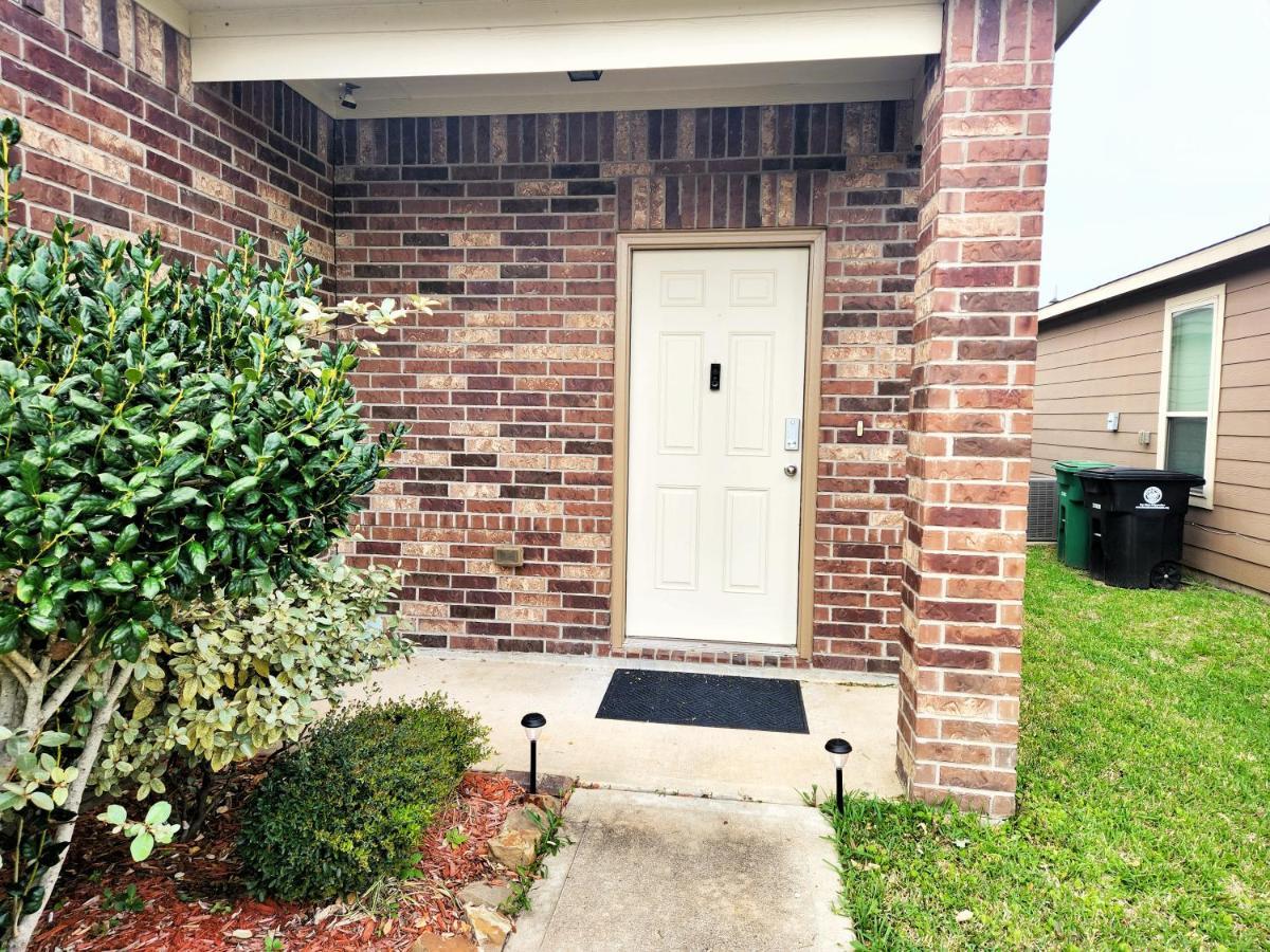4 Bedroom Home Near Downtown Med Center Nrg Stadium Pearland Skyview Long By Ion Rentals Houston Esterno foto