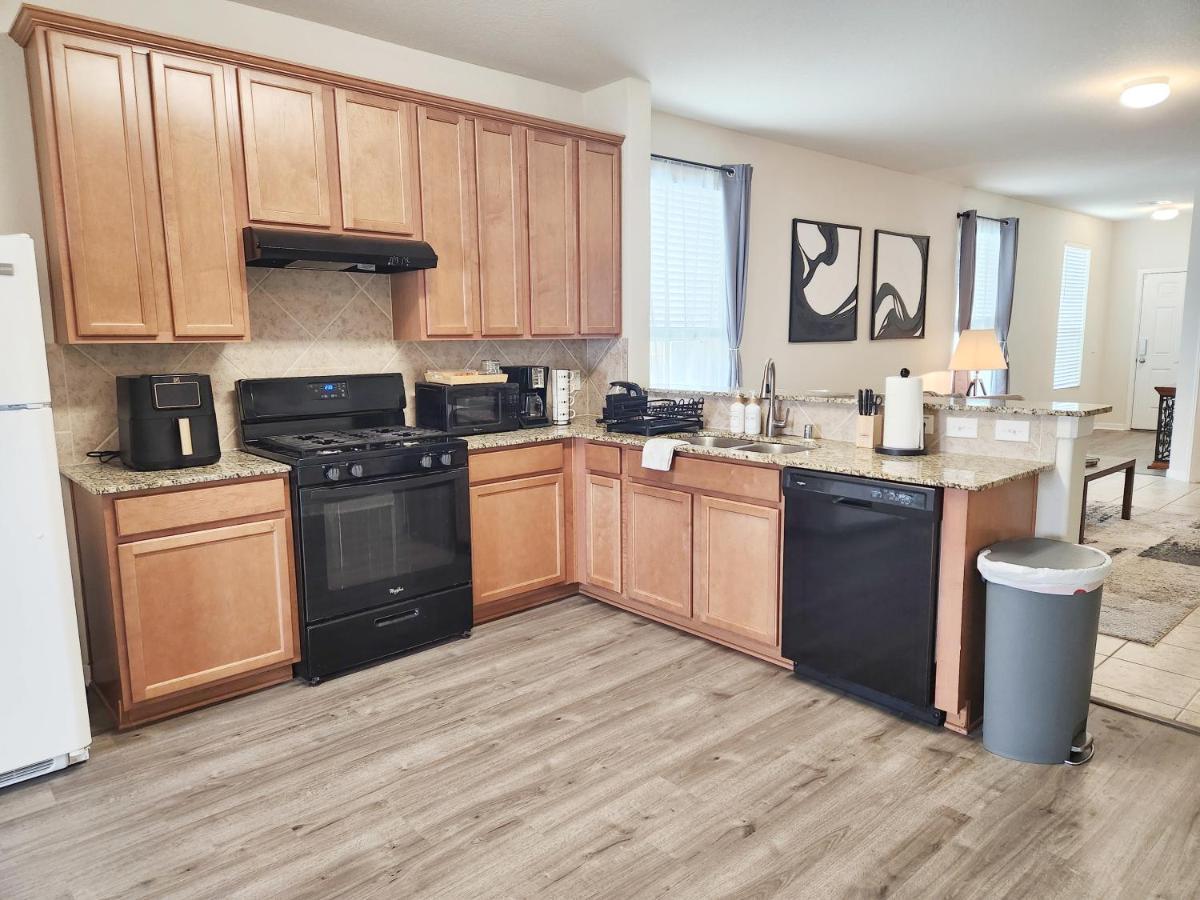 4 Bedroom Home Near Downtown Med Center Nrg Stadium Pearland Skyview Long By Ion Rentals Houston Esterno foto