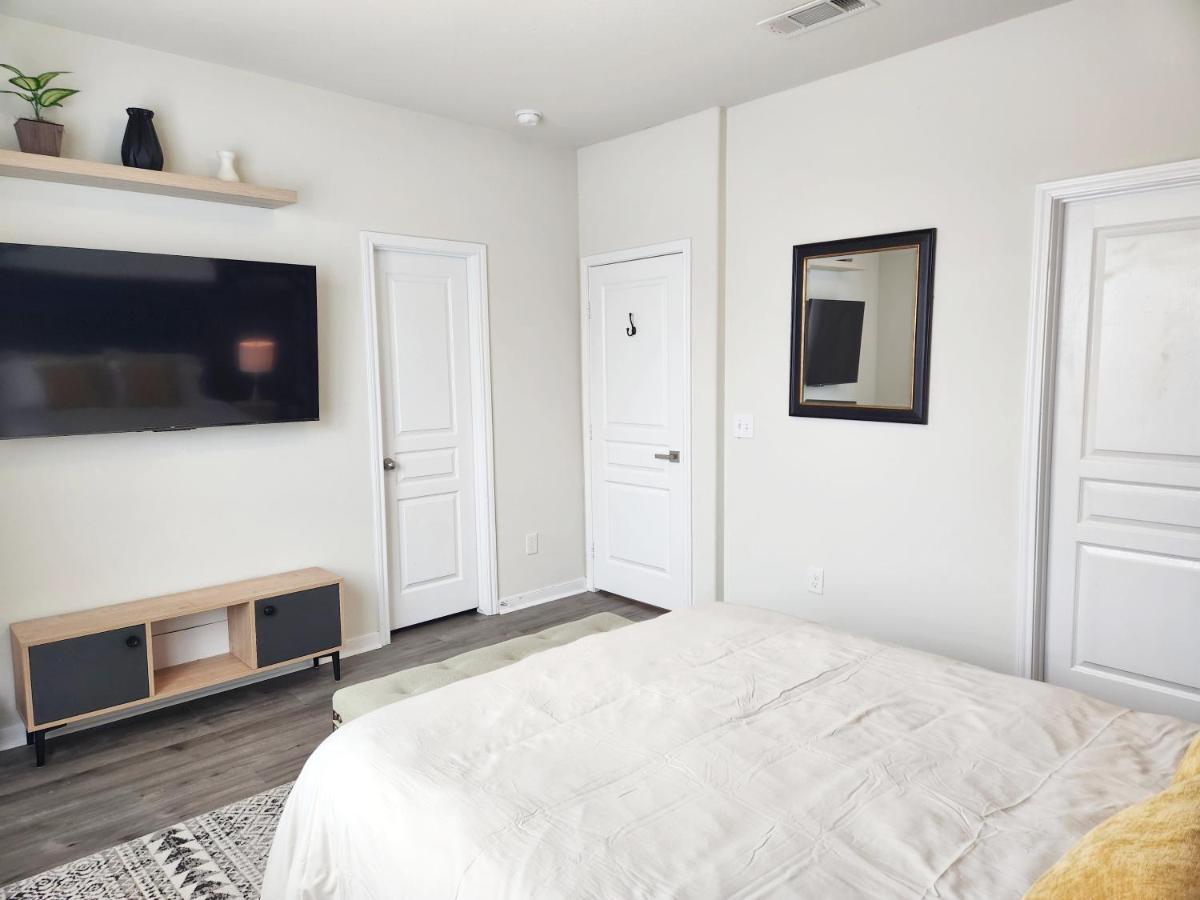 4 Bedroom Home Near Downtown Med Center Nrg Stadium Pearland Skyview Long By Ion Rentals Houston Esterno foto