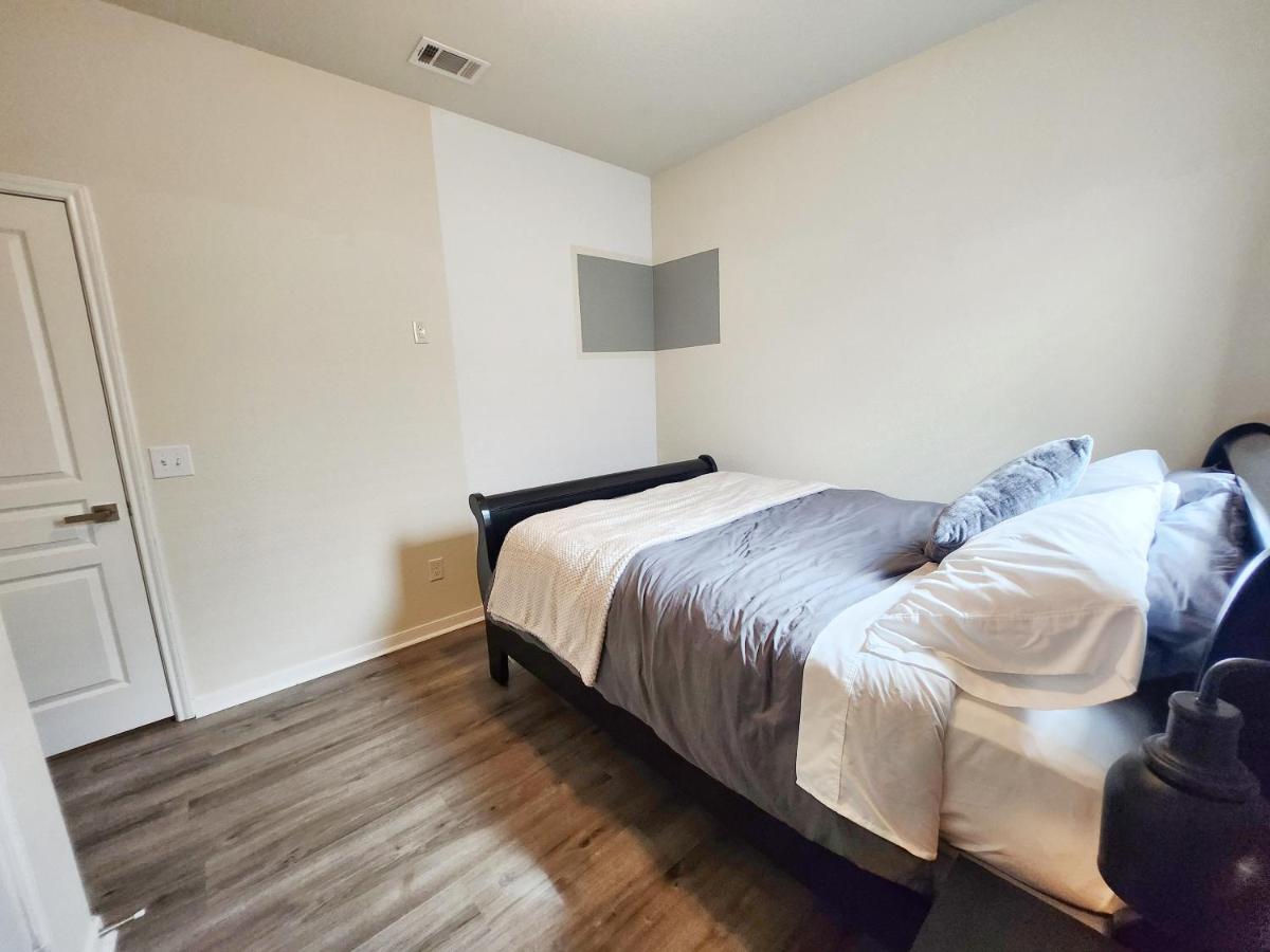 4 Bedroom Home Near Downtown Med Center Nrg Stadium Pearland Skyview Long By Ion Rentals Houston Esterno foto