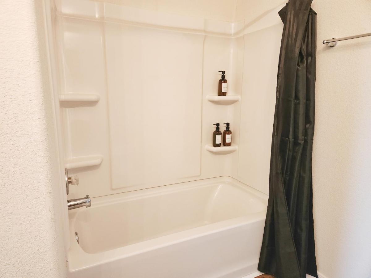 4 Bedroom Home Near Downtown Med Center Nrg Stadium Pearland Skyview Long By Ion Rentals Houston Esterno foto